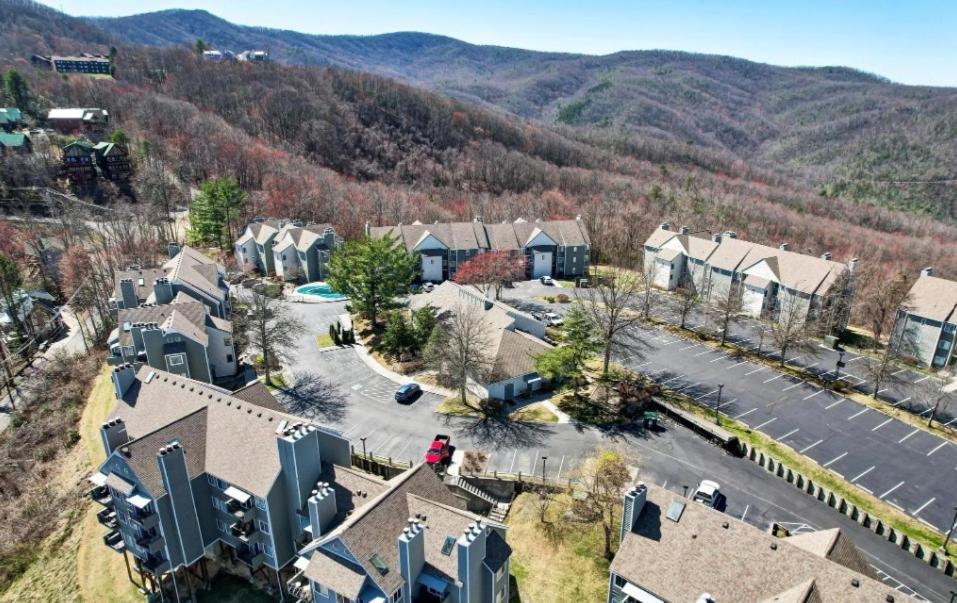 New- Lovely 2-Bdr2Bath Gatlinburg Condo With Resort Indoor Pool Hot Tub Wi-Fi, Great Location المظهر الخارجي الصورة